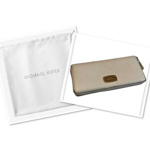Michael Kors Wallet Gold Accent Pebble Leather Zip Closure